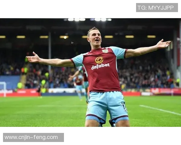 伯恩利对阵哈德斯的比赛结果分析与精彩瞬间回顾